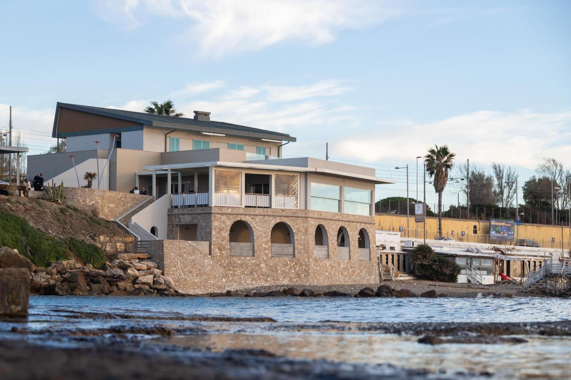 Le Suites Sul Mare Di Esterina Civitavecchia Luaran gambar